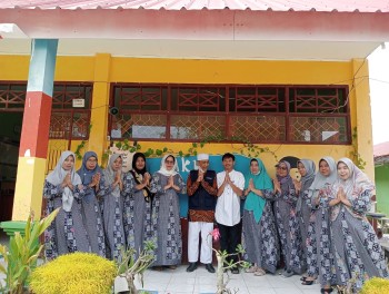 Pembagian Hadiah Kegiatan Amalia Ramadhan