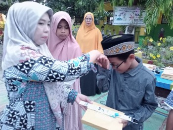 Pembagian Hadiah Kegiatan Amalia Ramadhan